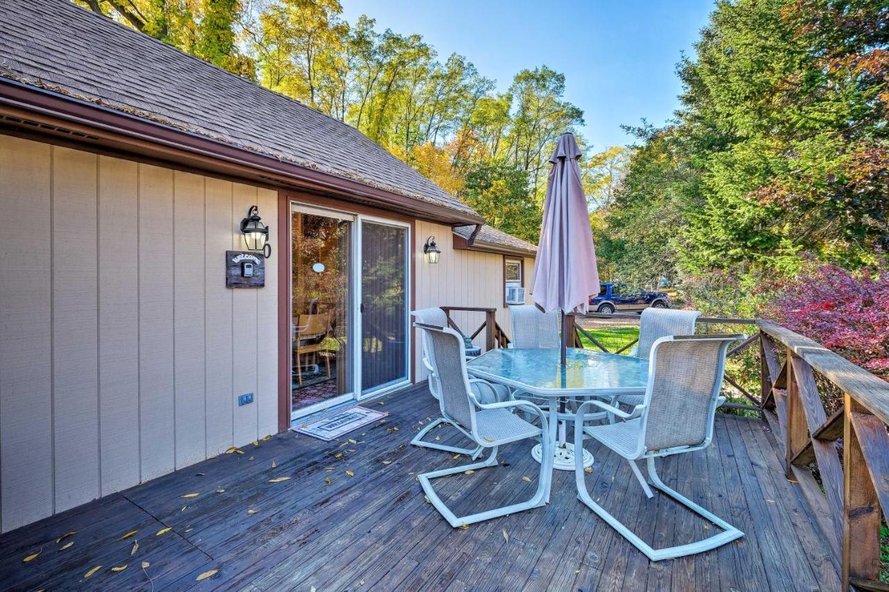 Bolton Landing Cottage With Deck, Walk To Beach! Exterior photo