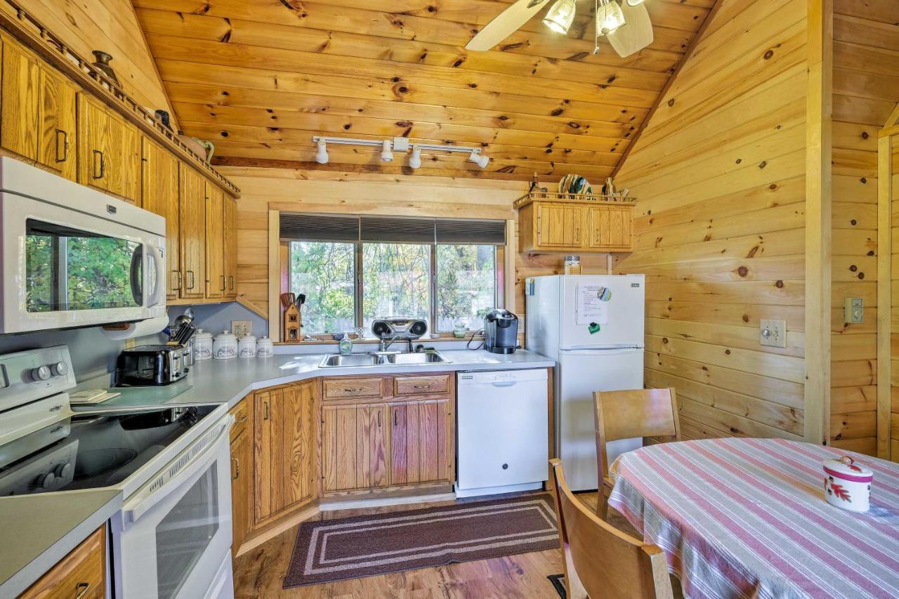 Bolton Landing Cottage With Deck, Walk To Beach! Exterior photo