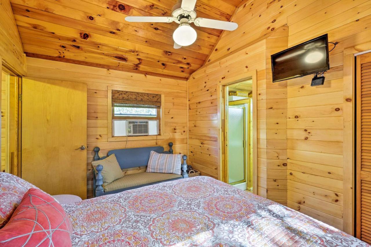 Bolton Landing Cottage With Deck, Walk To Beach! Exterior photo