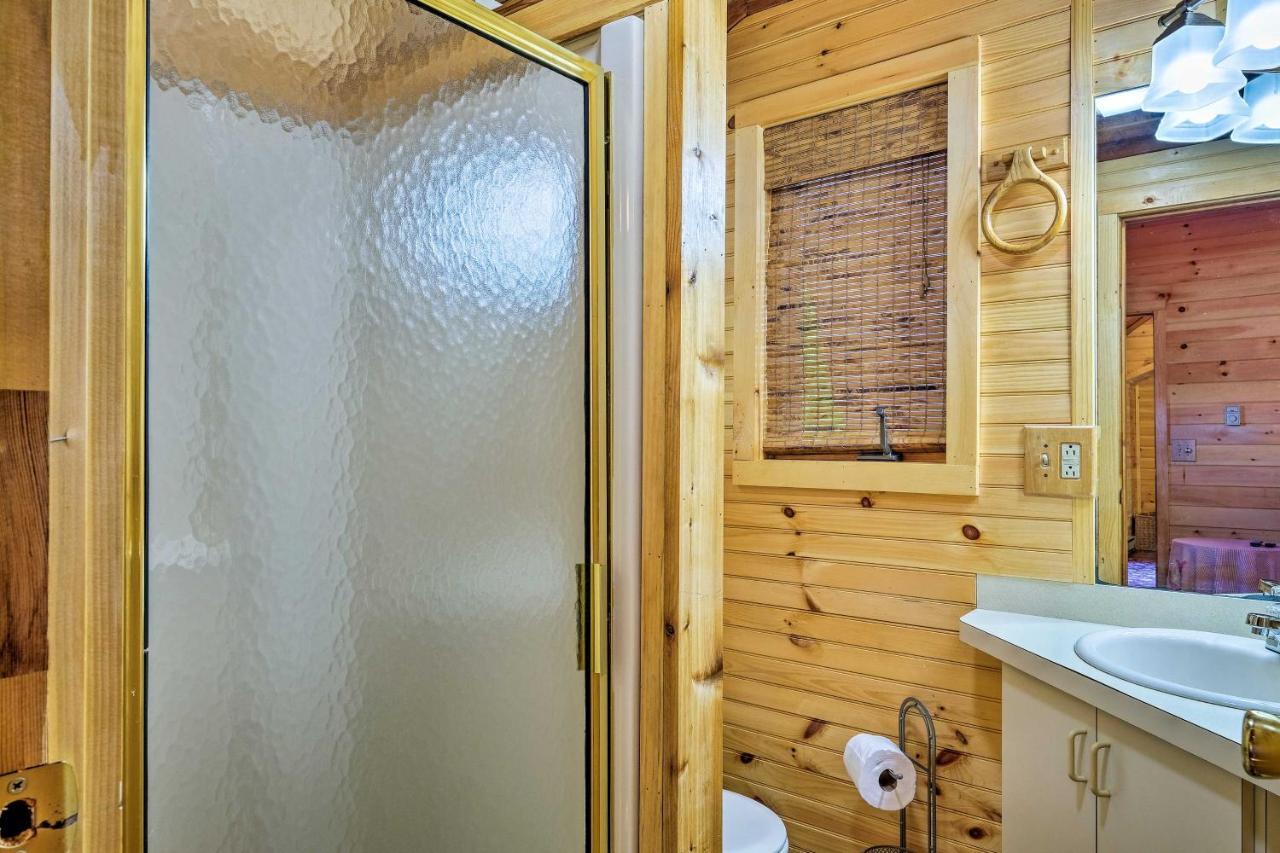 Bolton Landing Cottage With Deck, Walk To Beach! Exterior photo